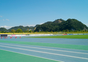 笠岡陸上競技場の写真